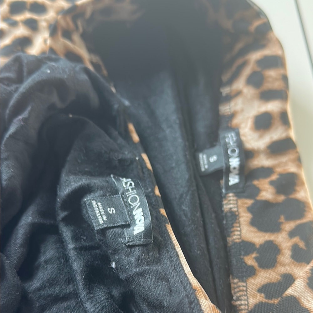 Chic Leopard Print Two-Piece Set - Picture 3 of 4
